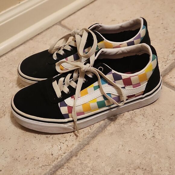 Vans Women's Rainbow Colors Checkered Skater Shoes Size 7 - Picture 2 of 10